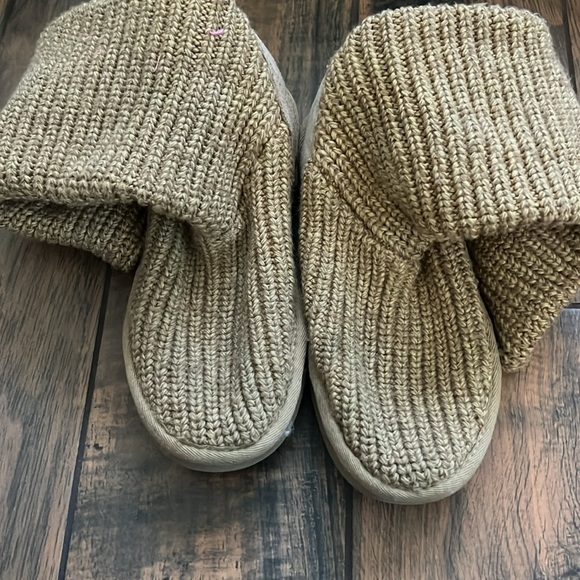 Ugg boot - Picture 3 of 3